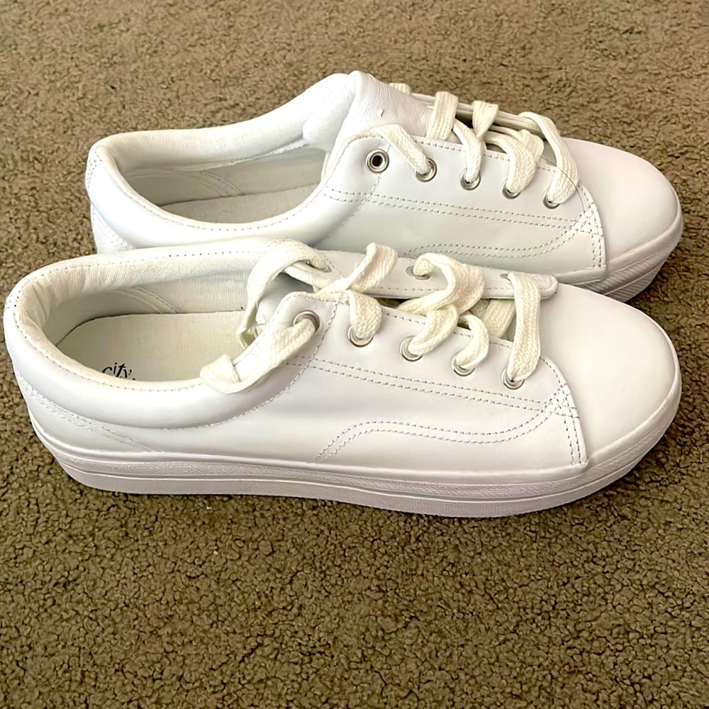 White City Sneaks tennis shoes